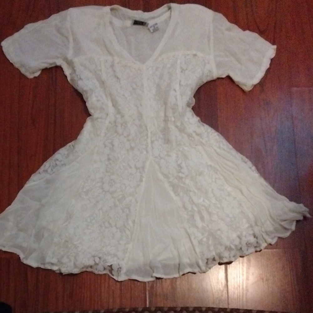 Elegant White Lace Mini Dress